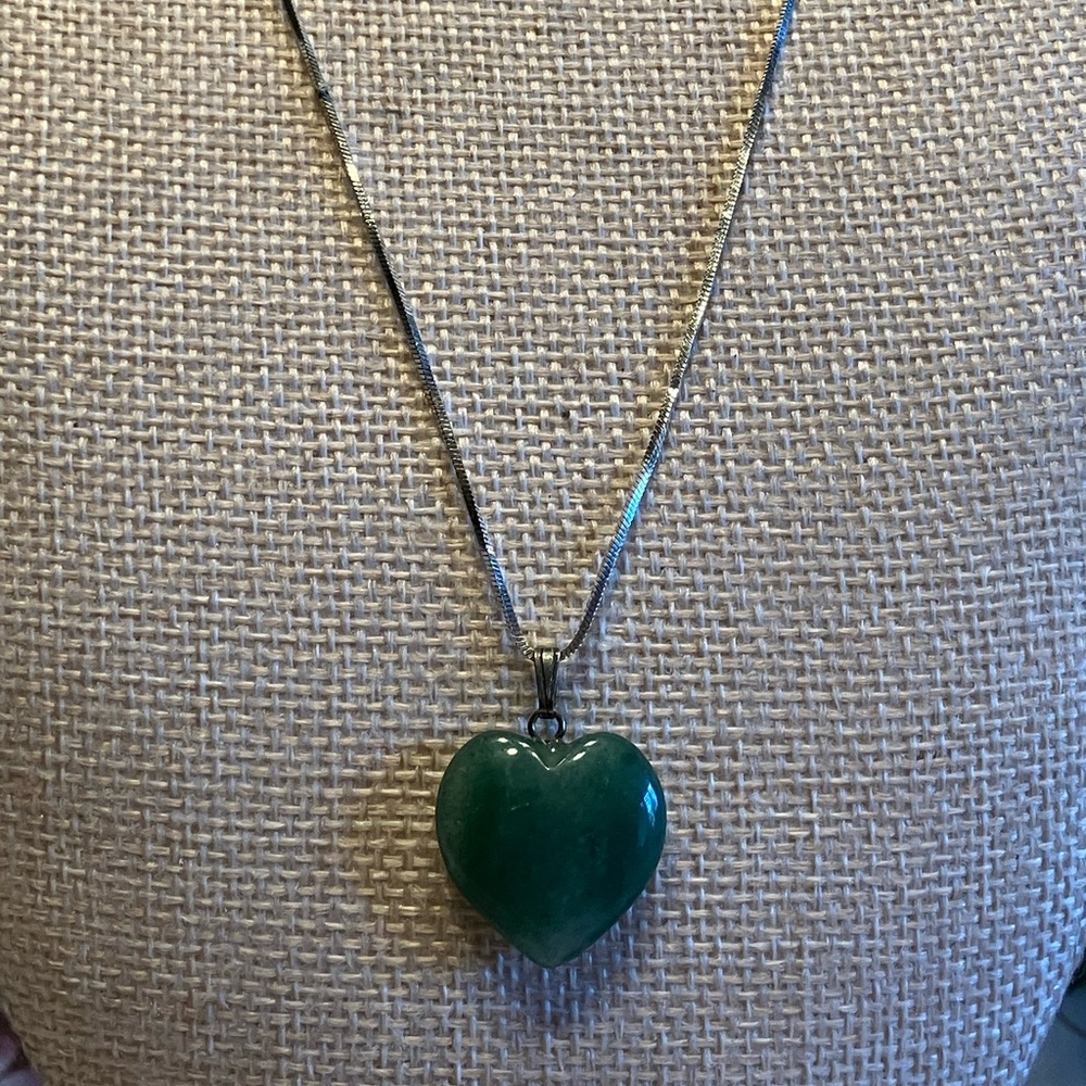 JADE AND STERLING HEART ON STERLING 925 CHAIN - Picture 5 of 6